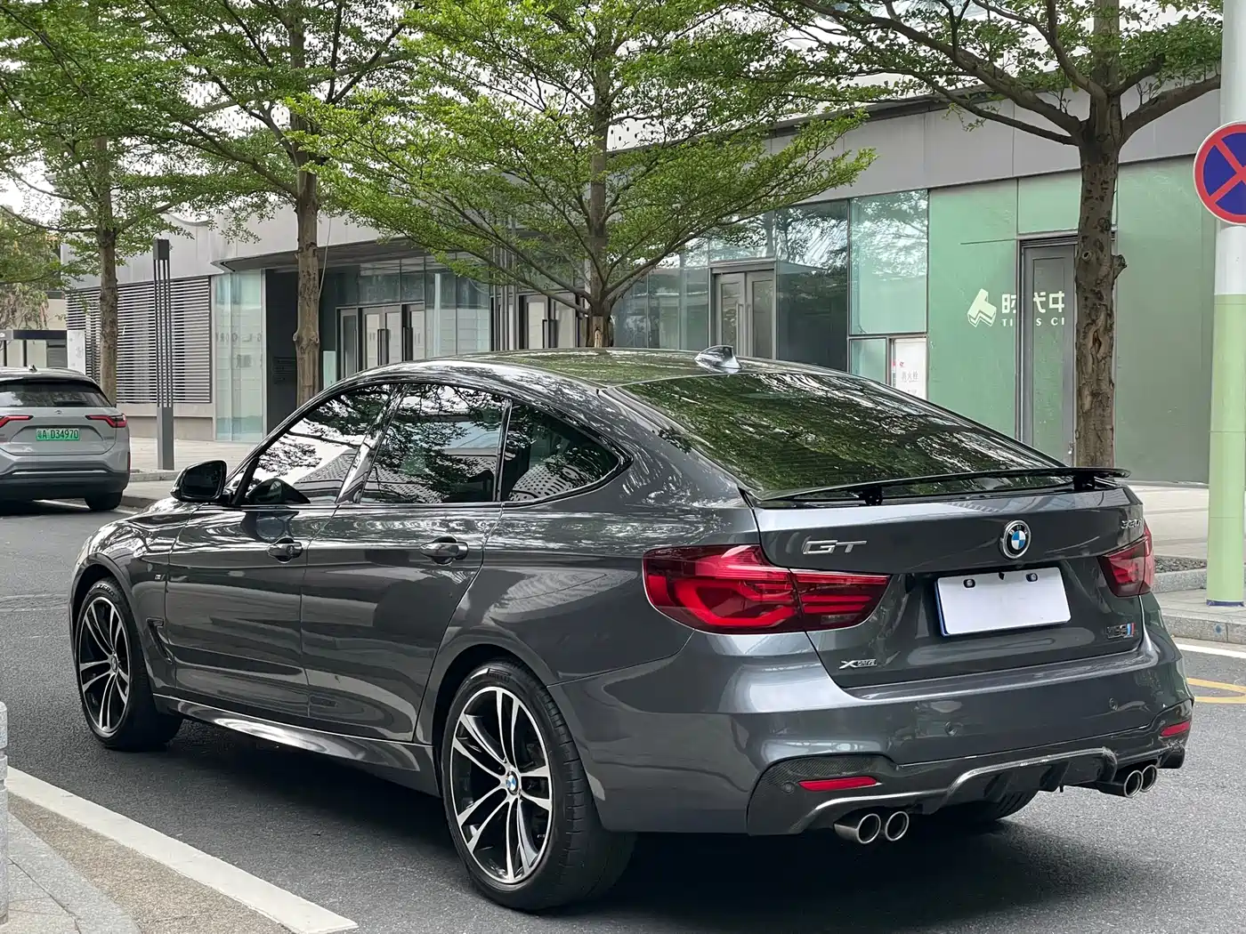 BMW 3 Series GT 2019 330i xDrive M Sport Black Night Edition фото 16