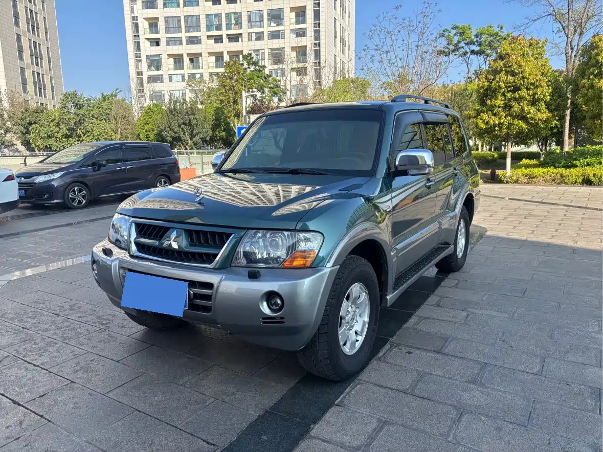Mitsubishi Pajero 2011 Mitsubishi Pajero V73 3.0L AT GLS