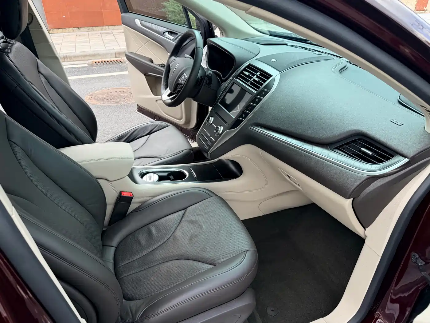Lincoln MKC 2019 2019 2.0T 2WD Premium Elegance Edition China VI