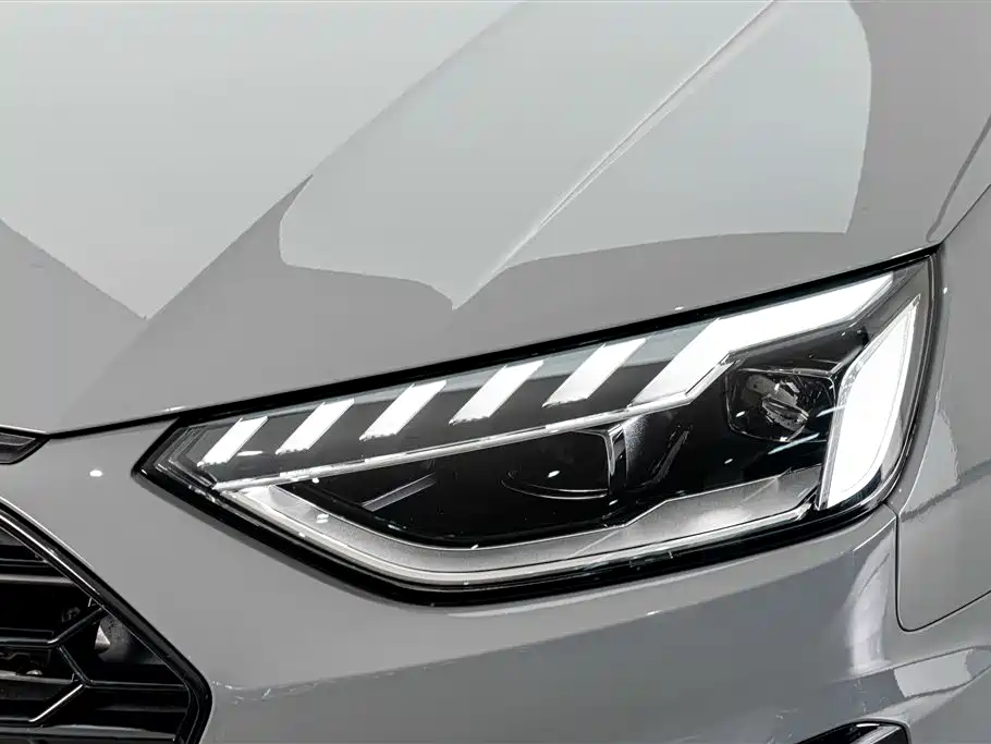 Фото 4 - Audi A4L