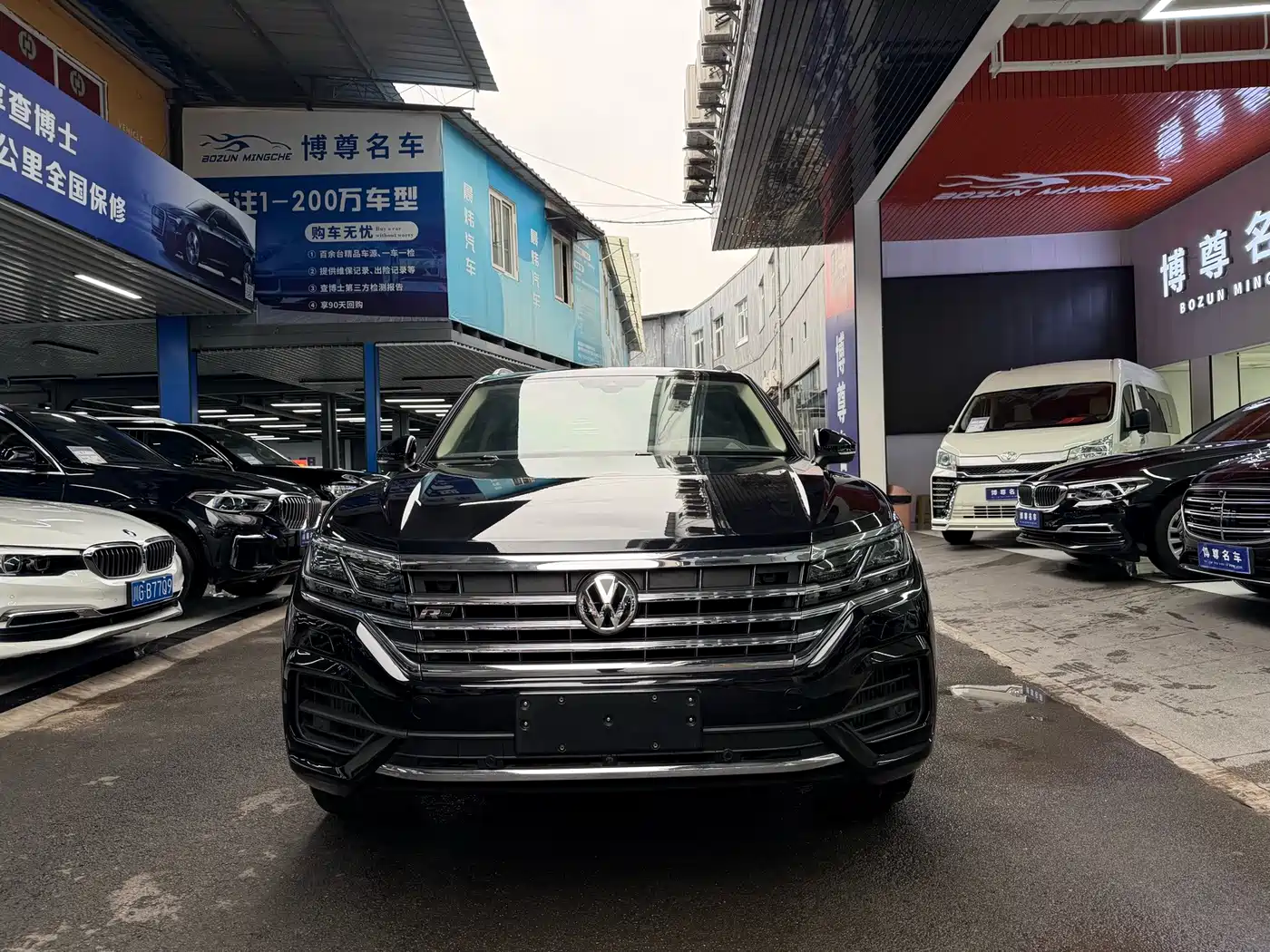 Photo 2 - Volkswagen Touareg