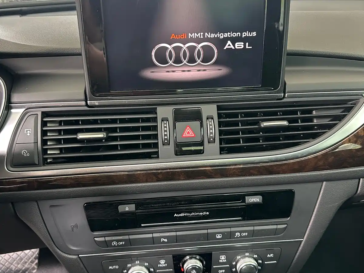 Audi A6L 2018 30th Anniversary 35 TFSI Fashion фото 14