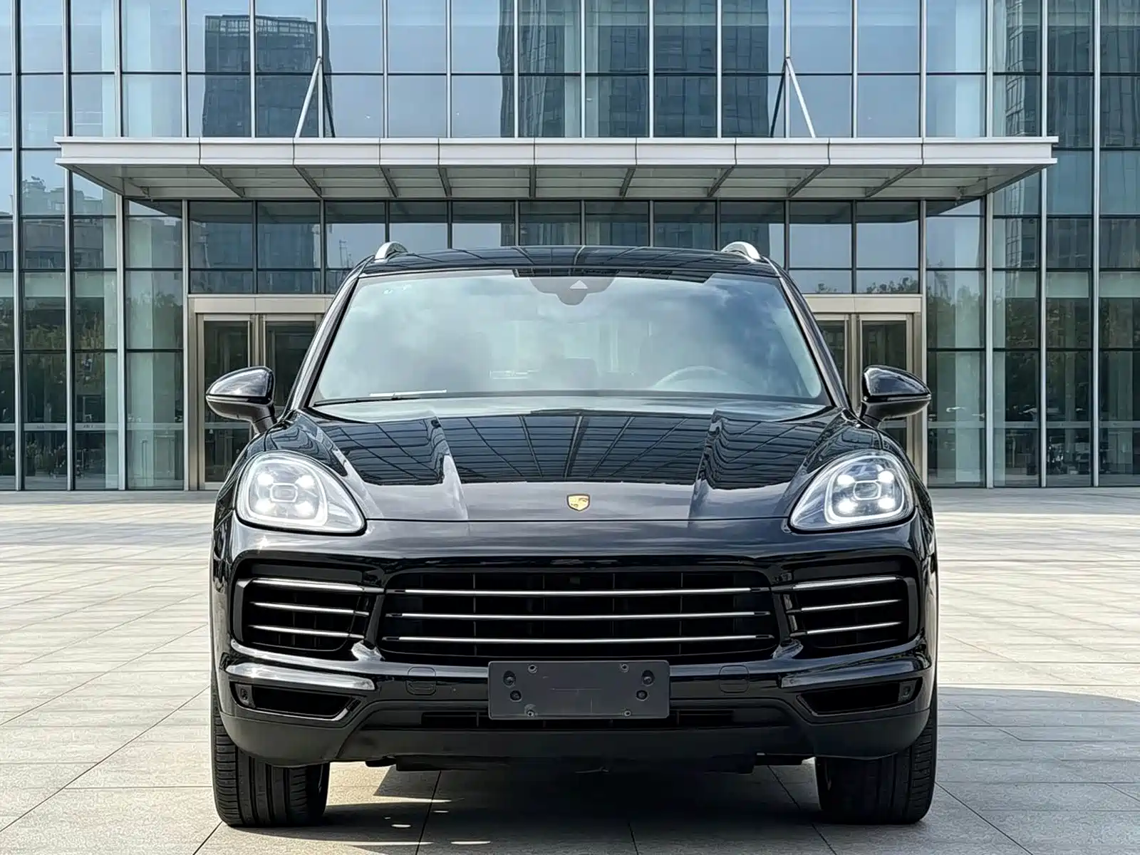 Photo 2 - Porsche Cayenne