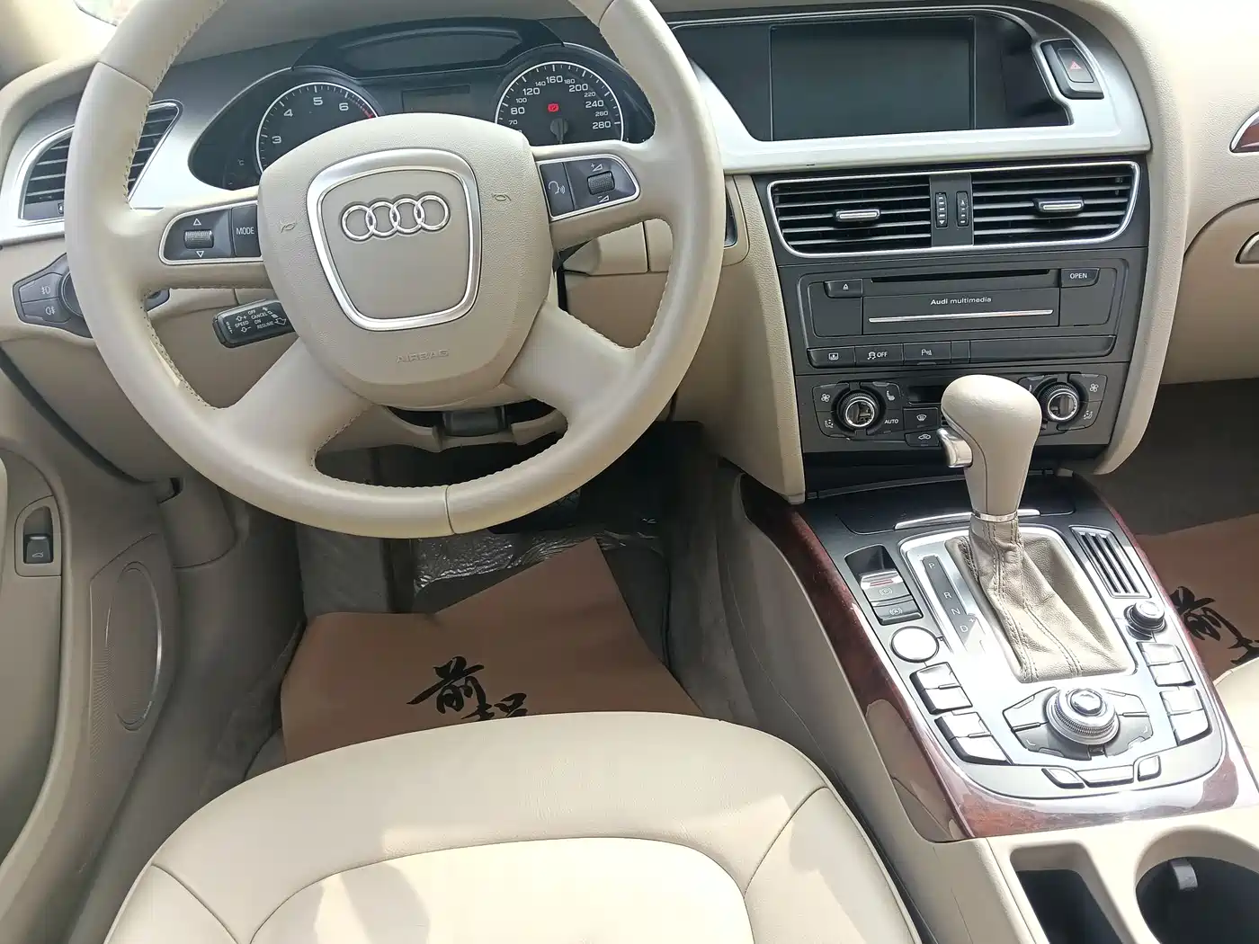 Audi A4L 2010 2.0 TFSI Technology фото 8