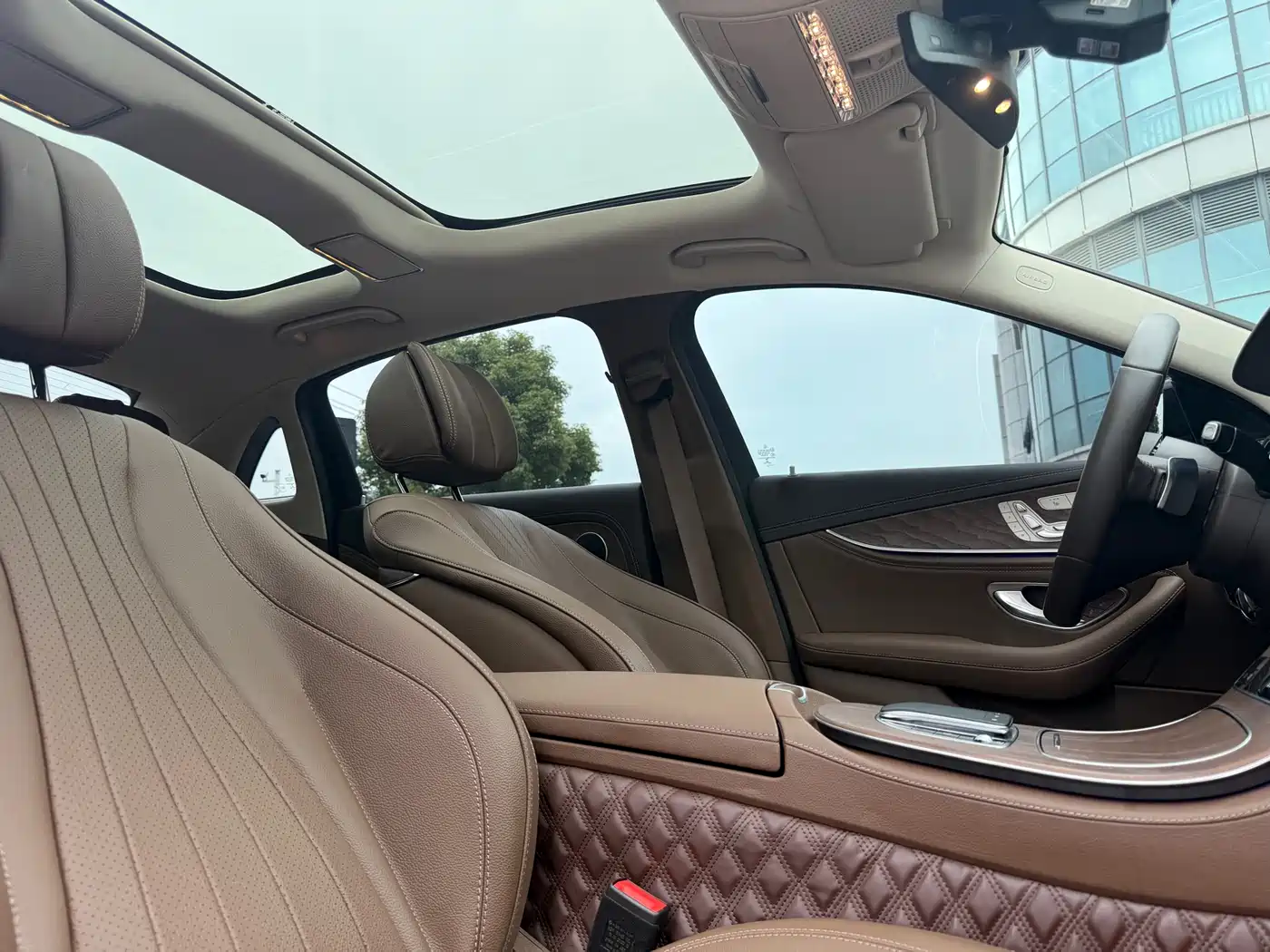 Mercedes-Benz E-Class 2023 E 300 L Fashion фото 18