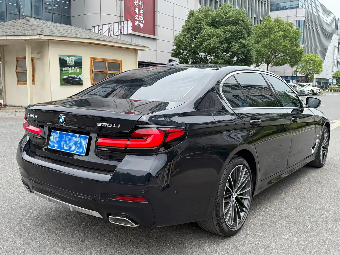 BMW 5 Series 2022 530Li Leading M Sport Package фото 6