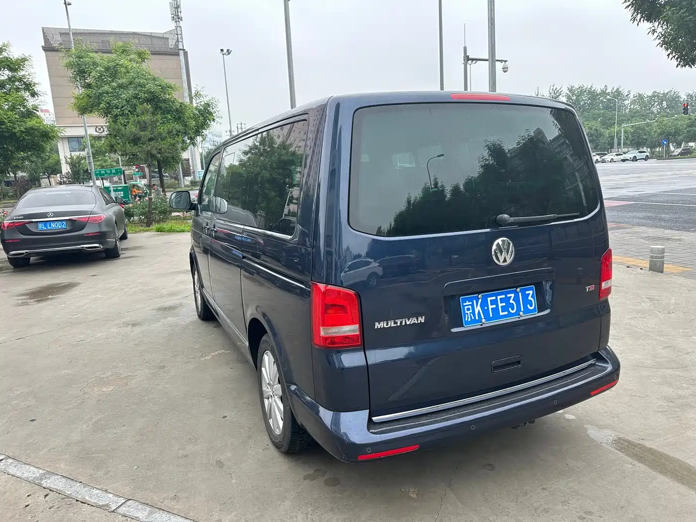 Volkswagen Multivan 2012 2.0TSI 2WD Luxury Edition фото 15