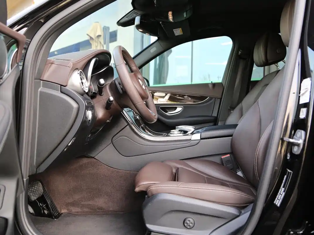 Mercedes-Benz GLC 2018 Facelift GLC 260 4MATIC Dynamic фото 15