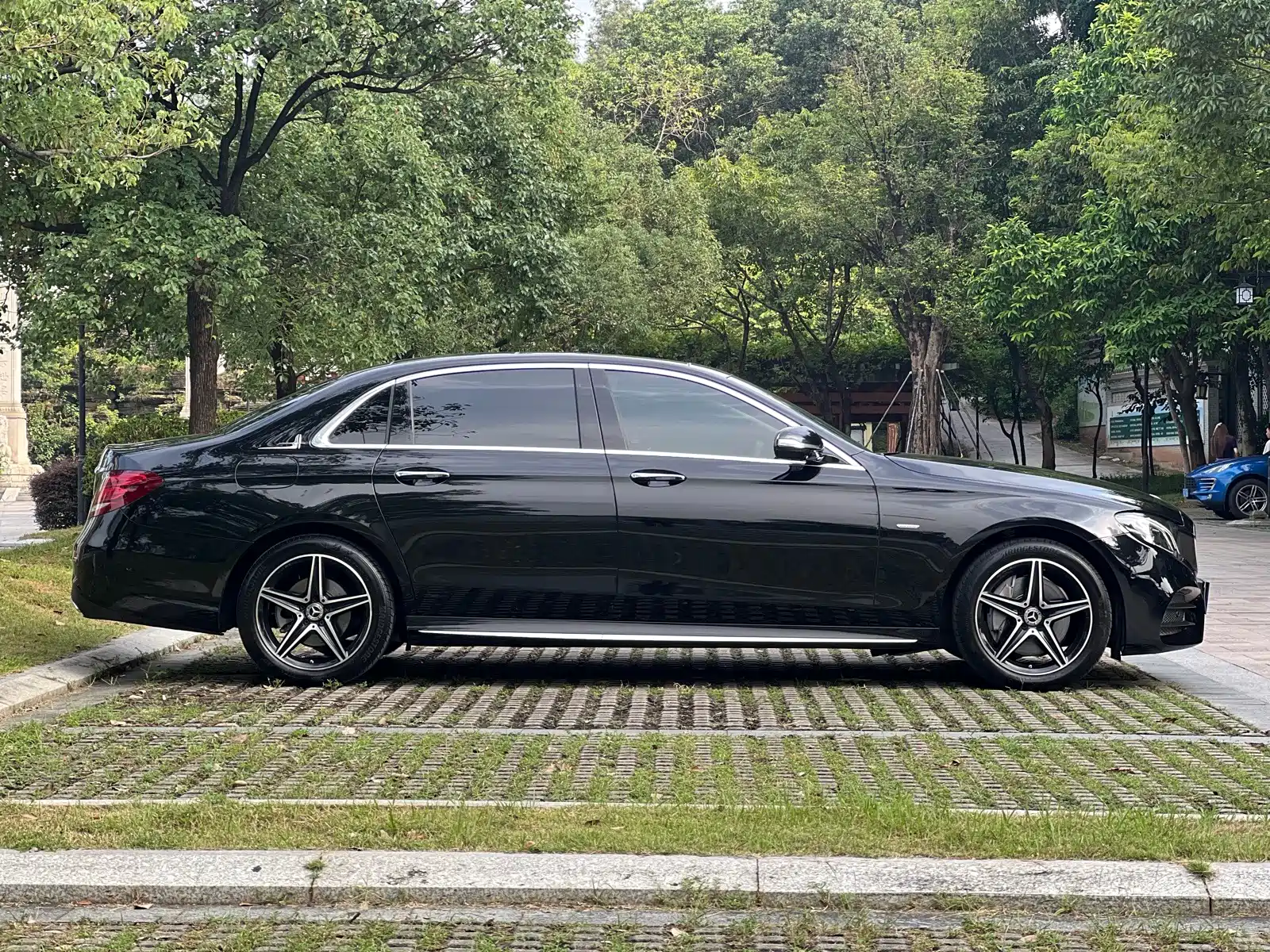 Фото 7 - Mercedes-Benz E-Class