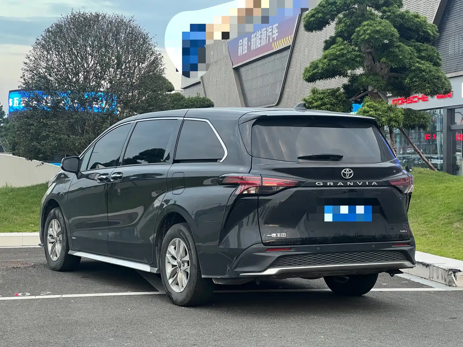 Фото 9 - Toyota Granvia