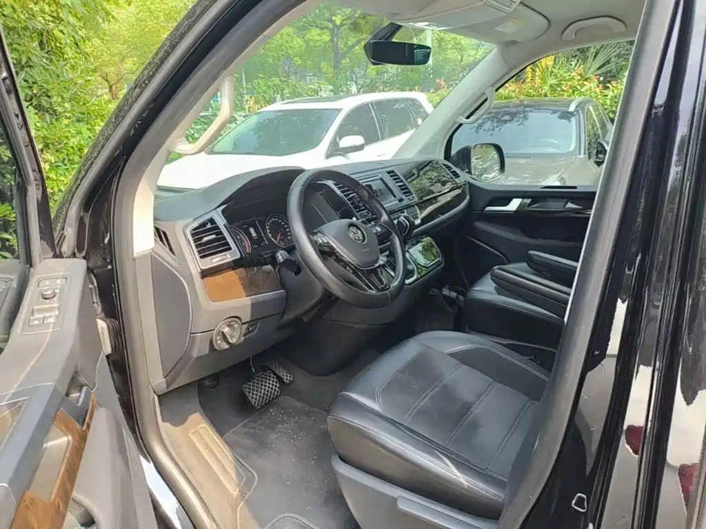 Volkswagen Multivan 2019 2018 2.0TSI 2WD Luxury Edition 7-Seater