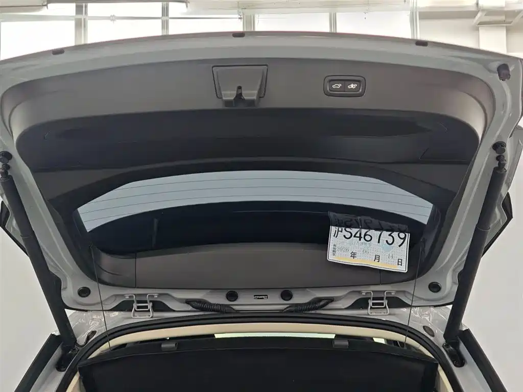 Lynk & Co 06 EM-P 2022 PHEV 84KM Range Pro фото 7