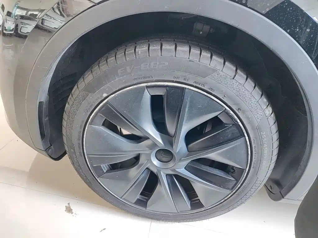 Фото 23 - Tesla Model Y