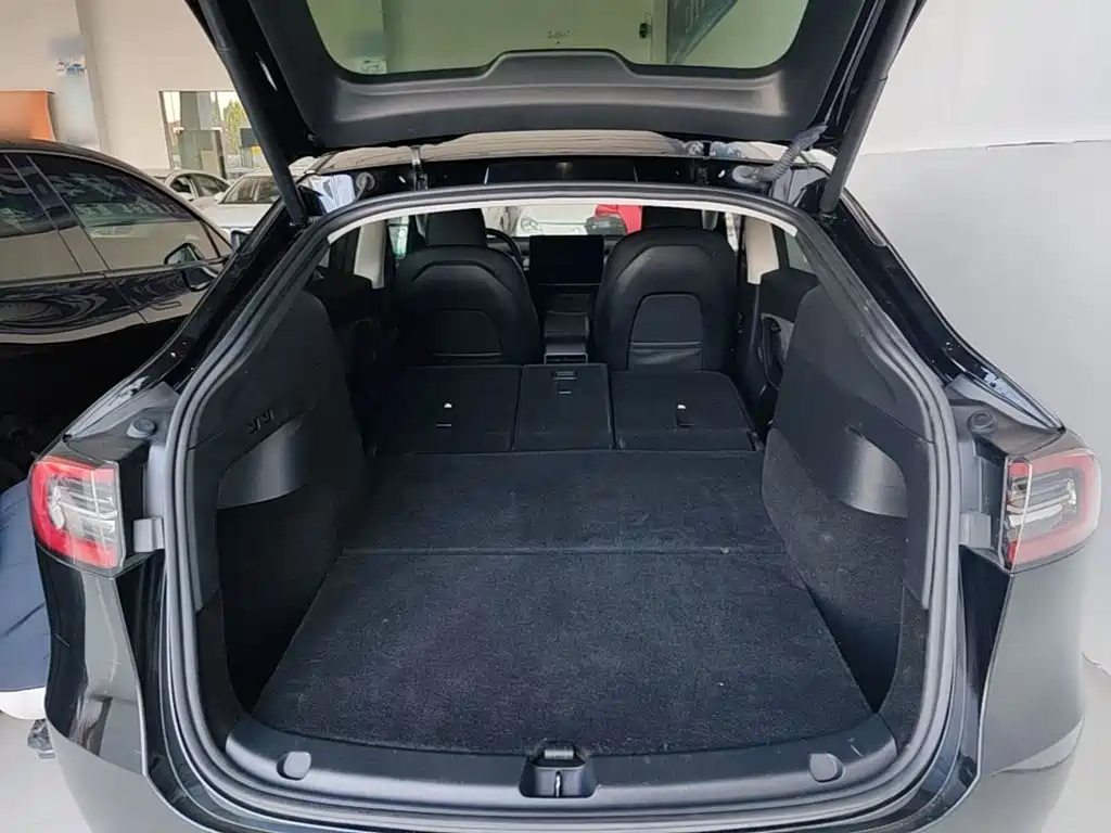 Фото 19 - Tesla Model Y
