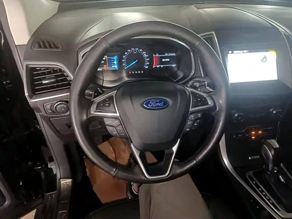 Фото 11 - Ford Edge
