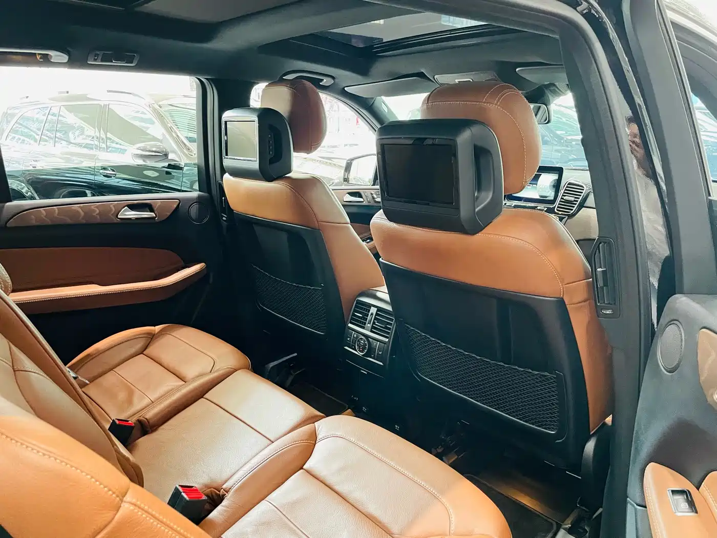 Mercedes-Benz GLS 2016 GLS 400 4MATIC Luxury фото 20