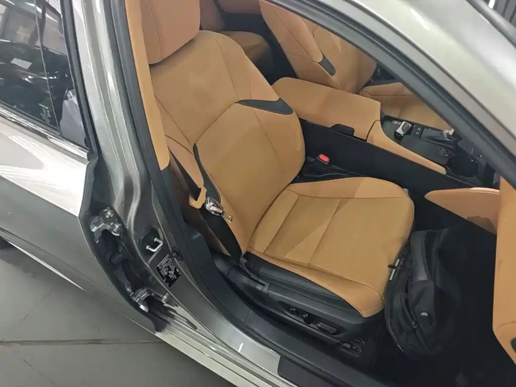 Lexus ES 2026 2025 200 Ultimate Edition