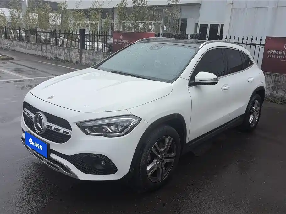 MERCEDES-BENZ GLA