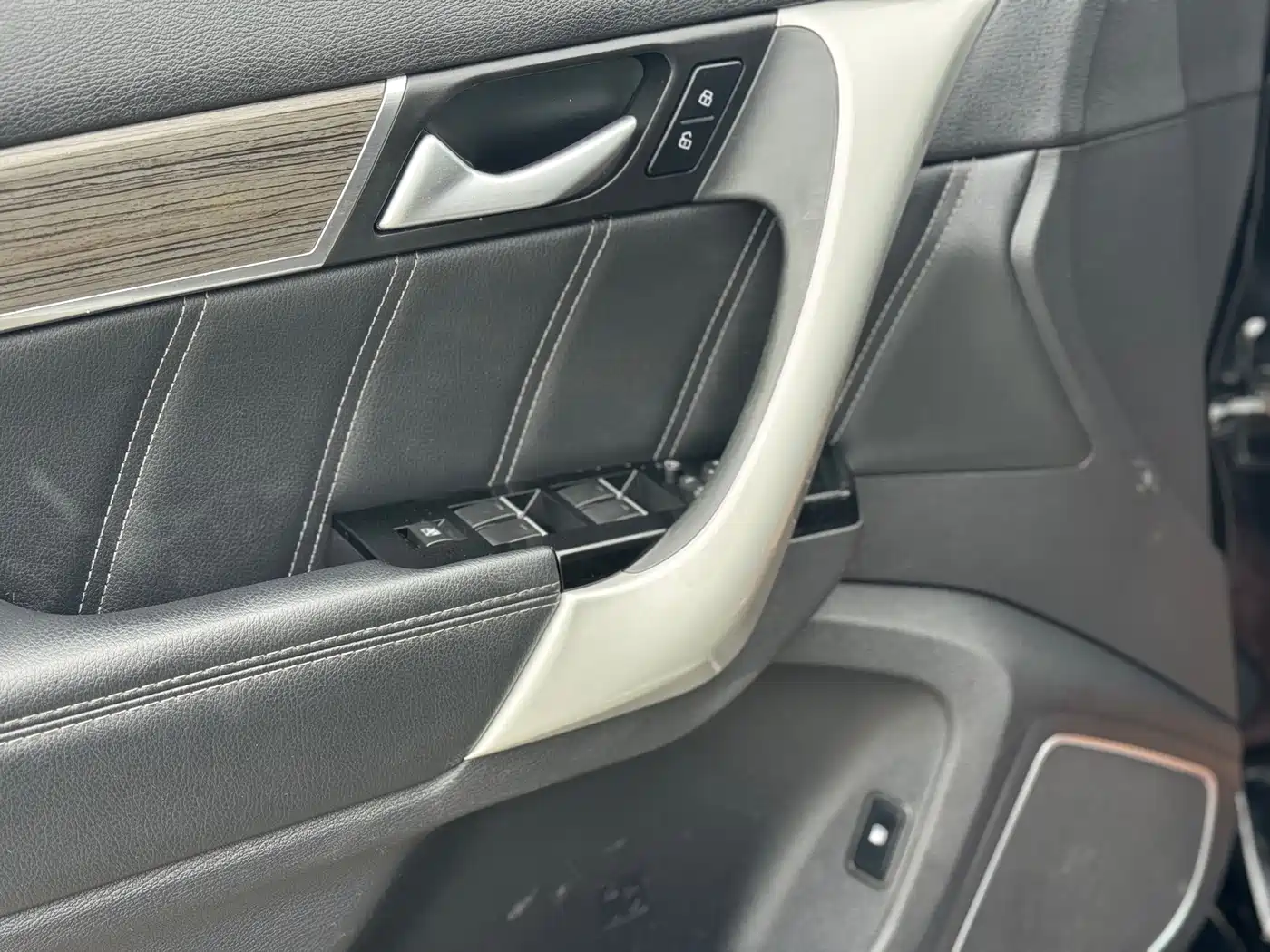Haval H9 2015 2.0T 4WD Luxury 7-Seater фото 16