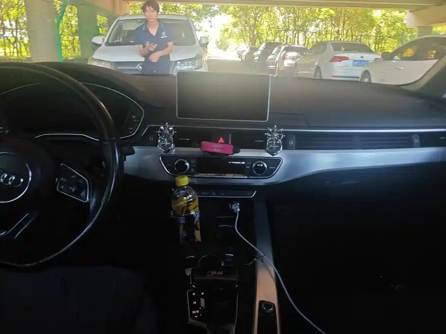 Photo 13 - Audi A4L