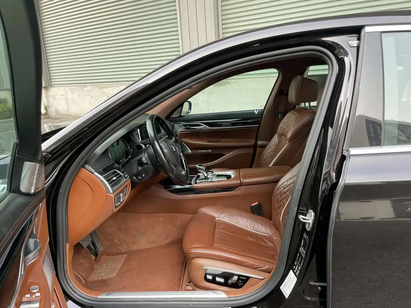 BMW 7 Series 2017 750Li xDrive Personalized Custom Edition 5-Seater фото 9