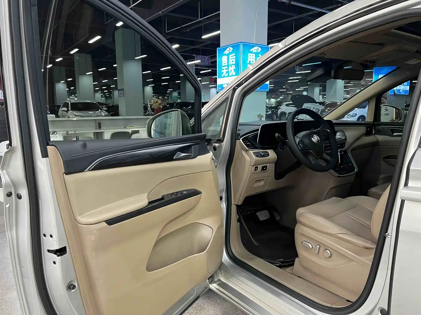 Buick GL8 2020 Model ES Landglory 653T Premium фото 4