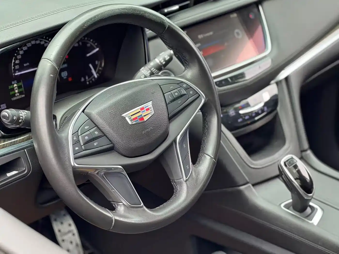 Photo 10 - Cadillac XT5