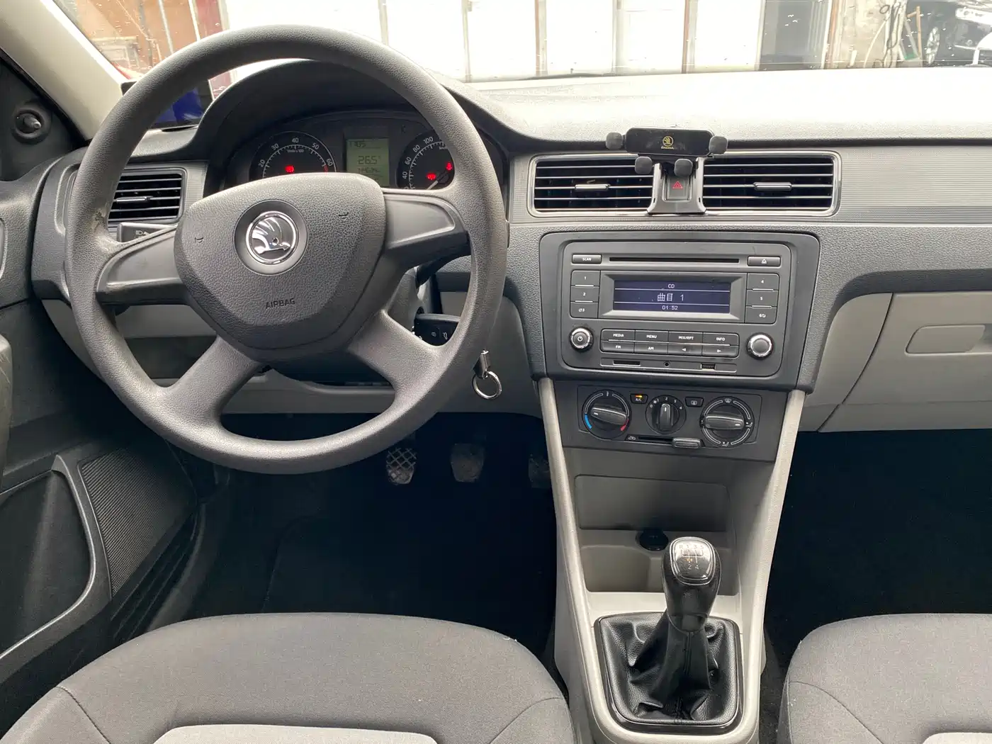 Škoda Rapid 2013 1.6L Manual Joy Selection фото 4