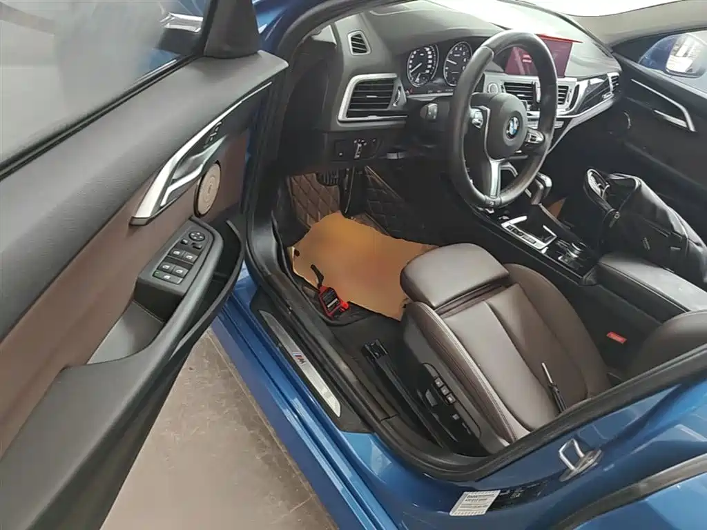BMW 1 Series 2019 120i Leading M Sport Package фото 16
