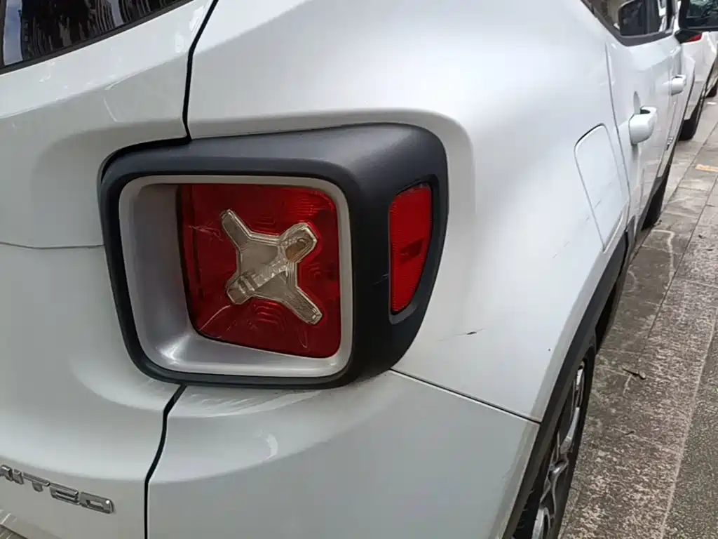 صورة 8 - Jeep Renegade
