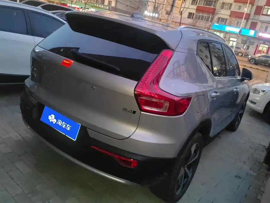 VOLVO XC40