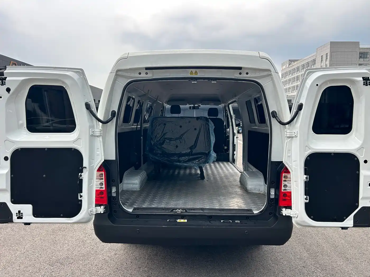 Cowin Kaiyi River Dolphin E7 2025 2025 Startup Edition 50.38kWh 6-seater