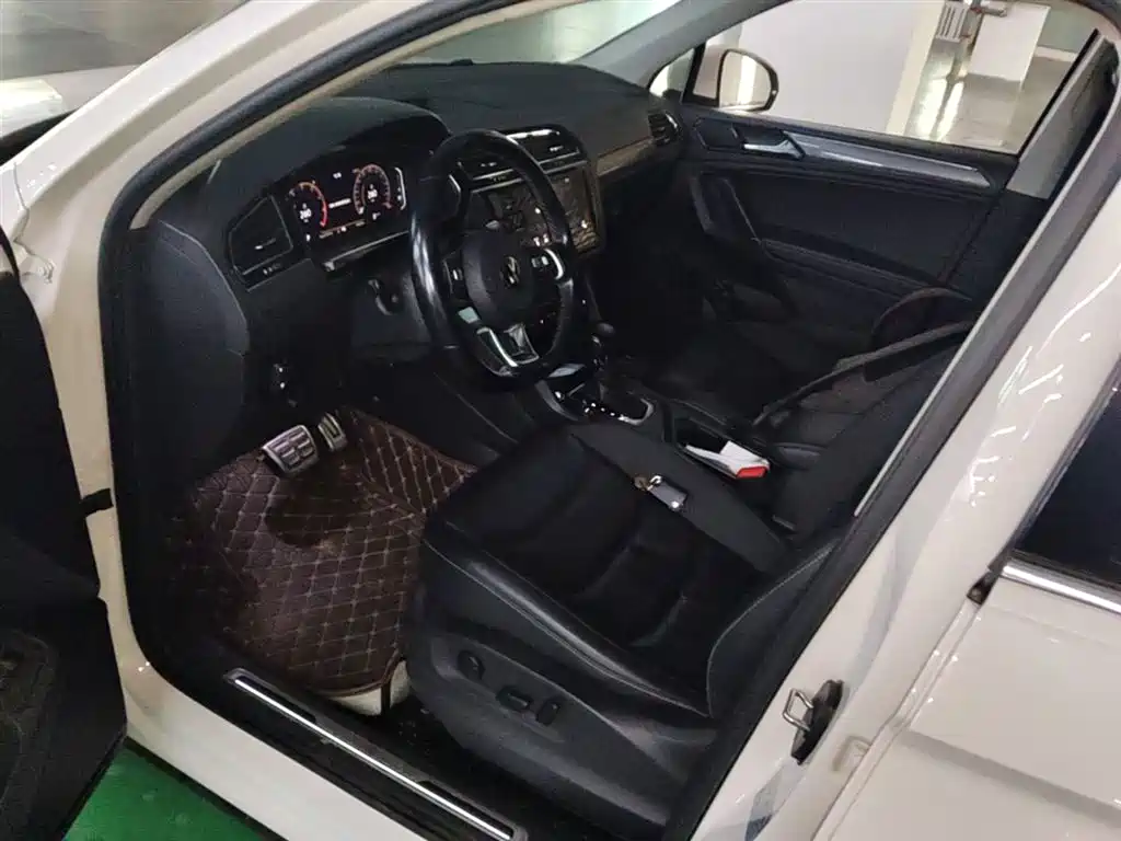 Volkswagen Tiguan L 2021 330TSI Automatic 2WD R-Line Premium фото 16