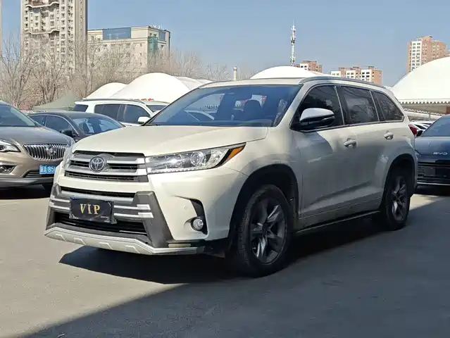TOYOTA HIGHLANDER