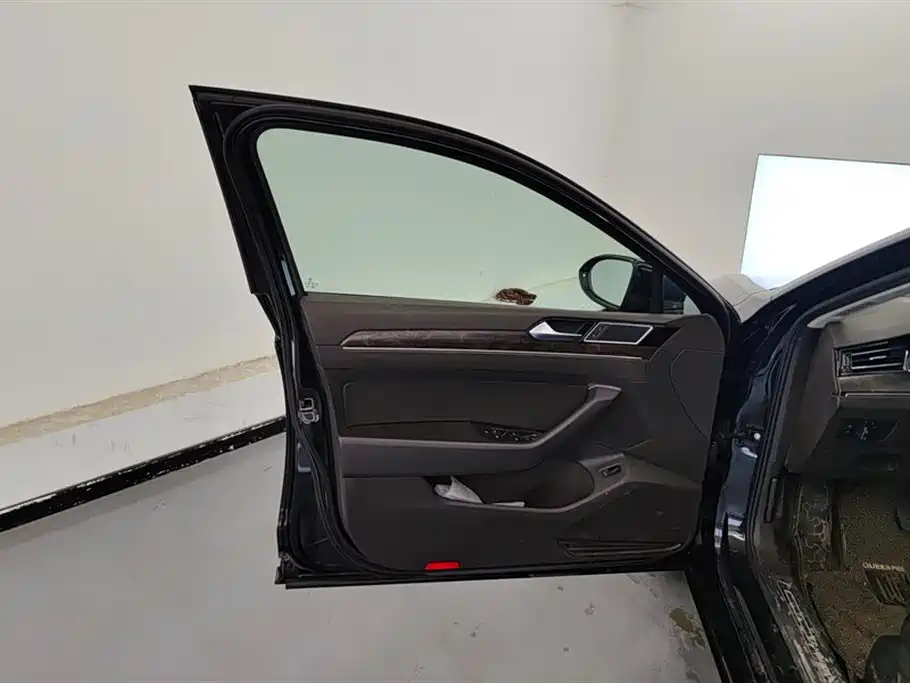Volkswagen Magotan 2018 Facelift 330TSI DSG Luxury фото 7