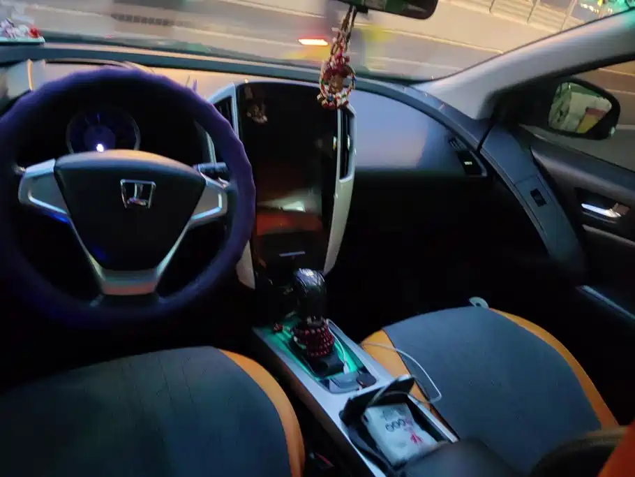Фото 12 - Luxgen U6 SUV