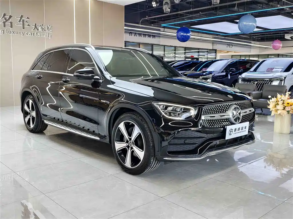 MERCEDES-BENZ GLC