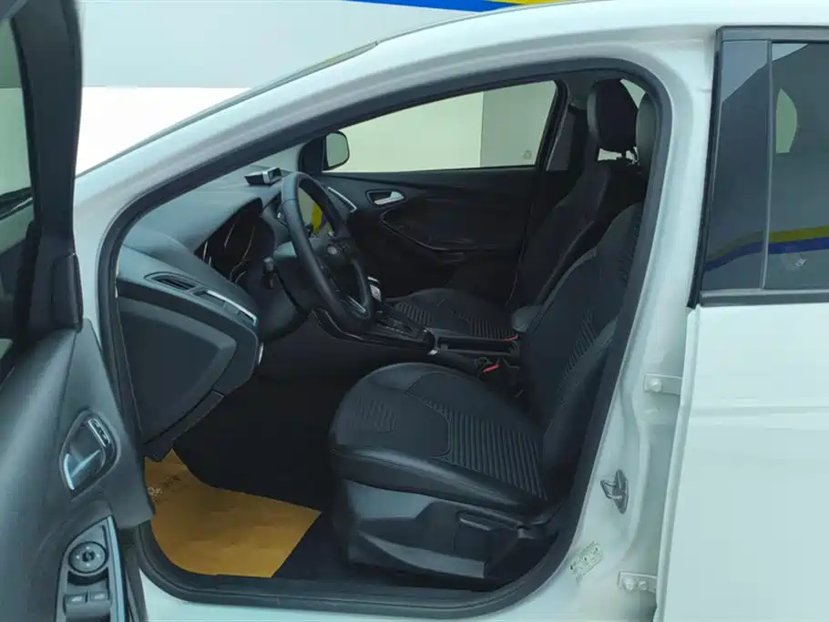 FORD FOX