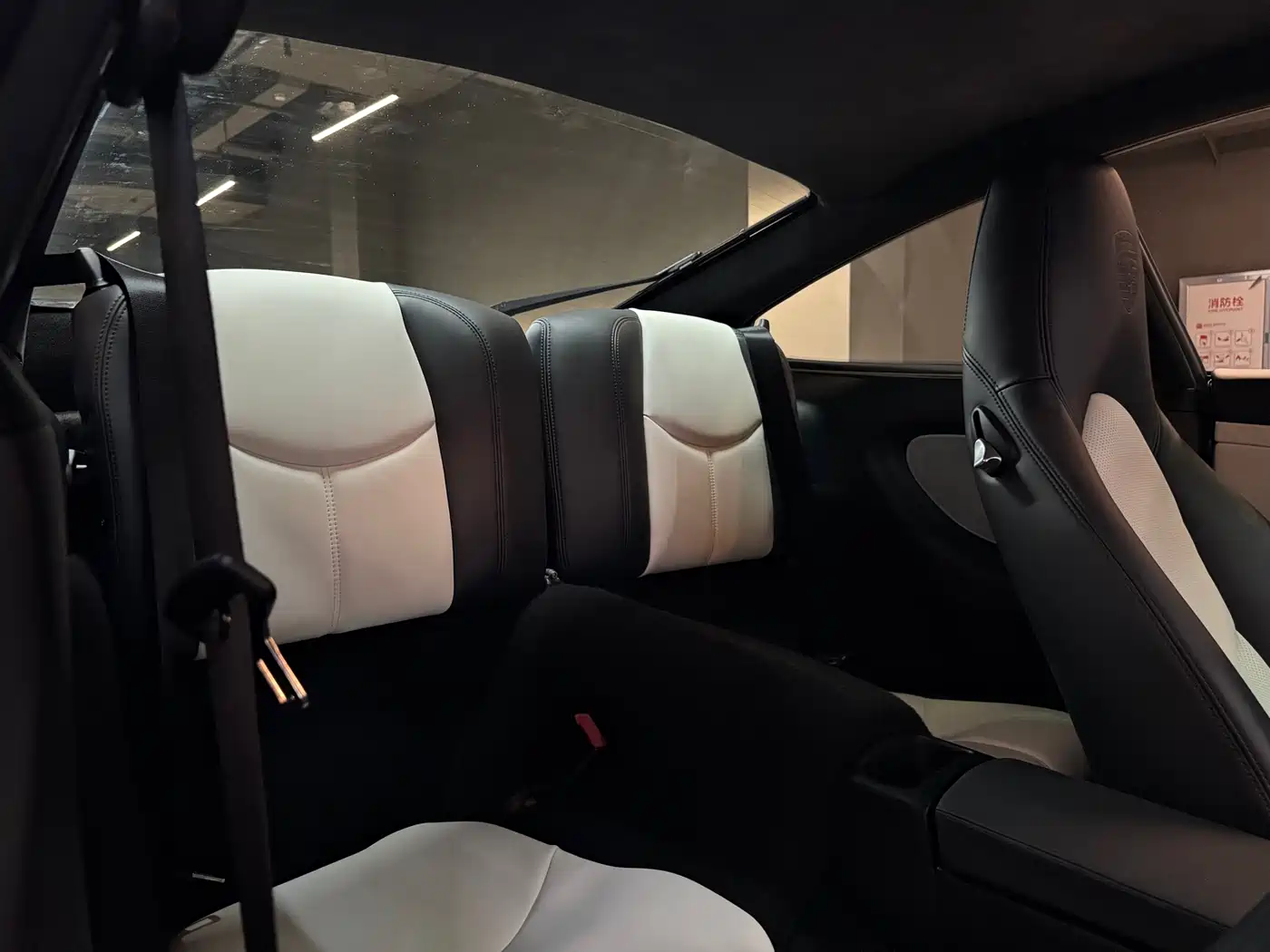 Porsche 911 2010 Carrera 3.6L фото 32