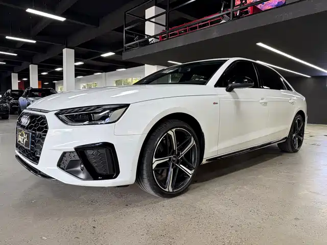 Audi A4L 40 TFSI, Люкс Драйв