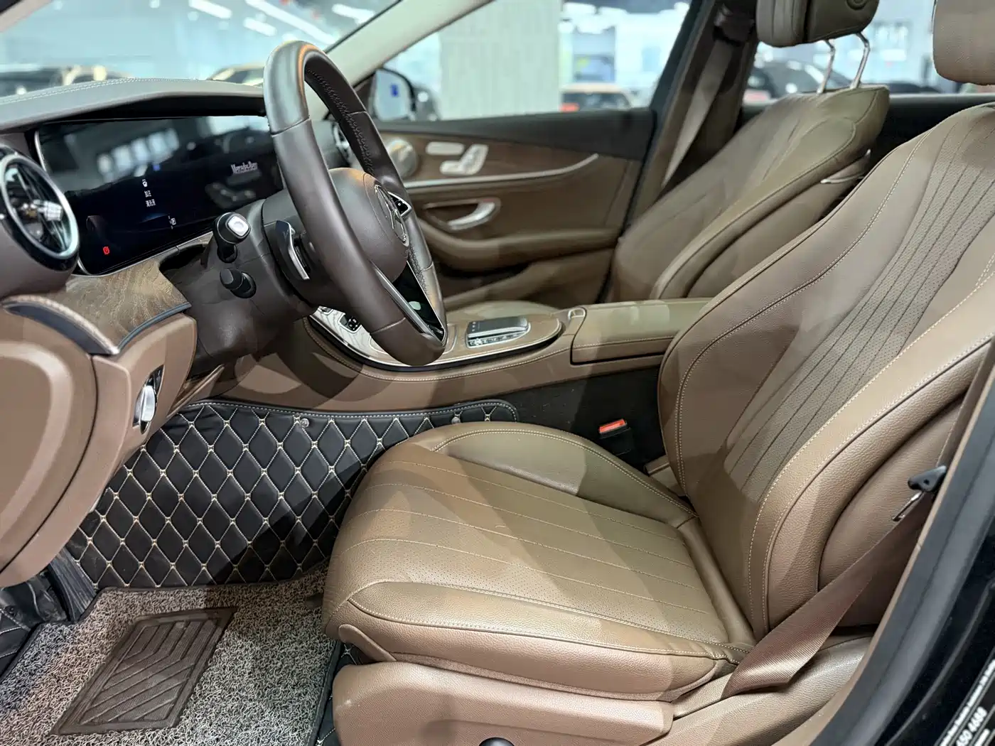Mercedes-Benz E-Class 2022 E 300 L Fashion фото 4
