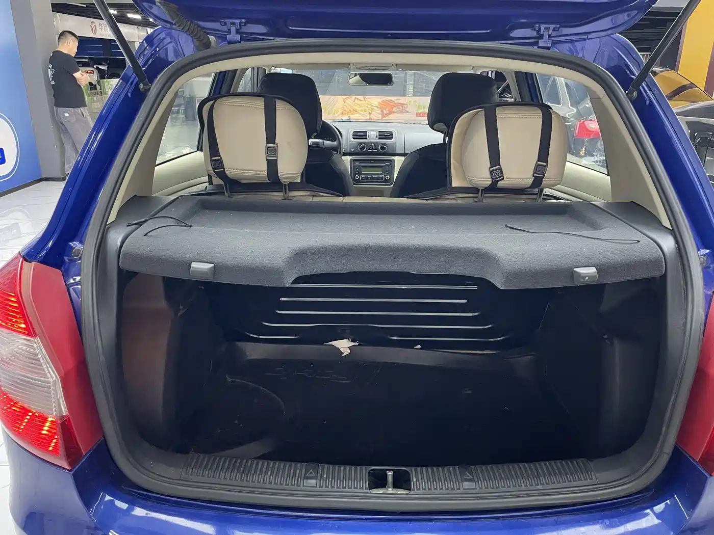 Škoda Fabia 2012 1.4L Manual Crystal Edition фото 11