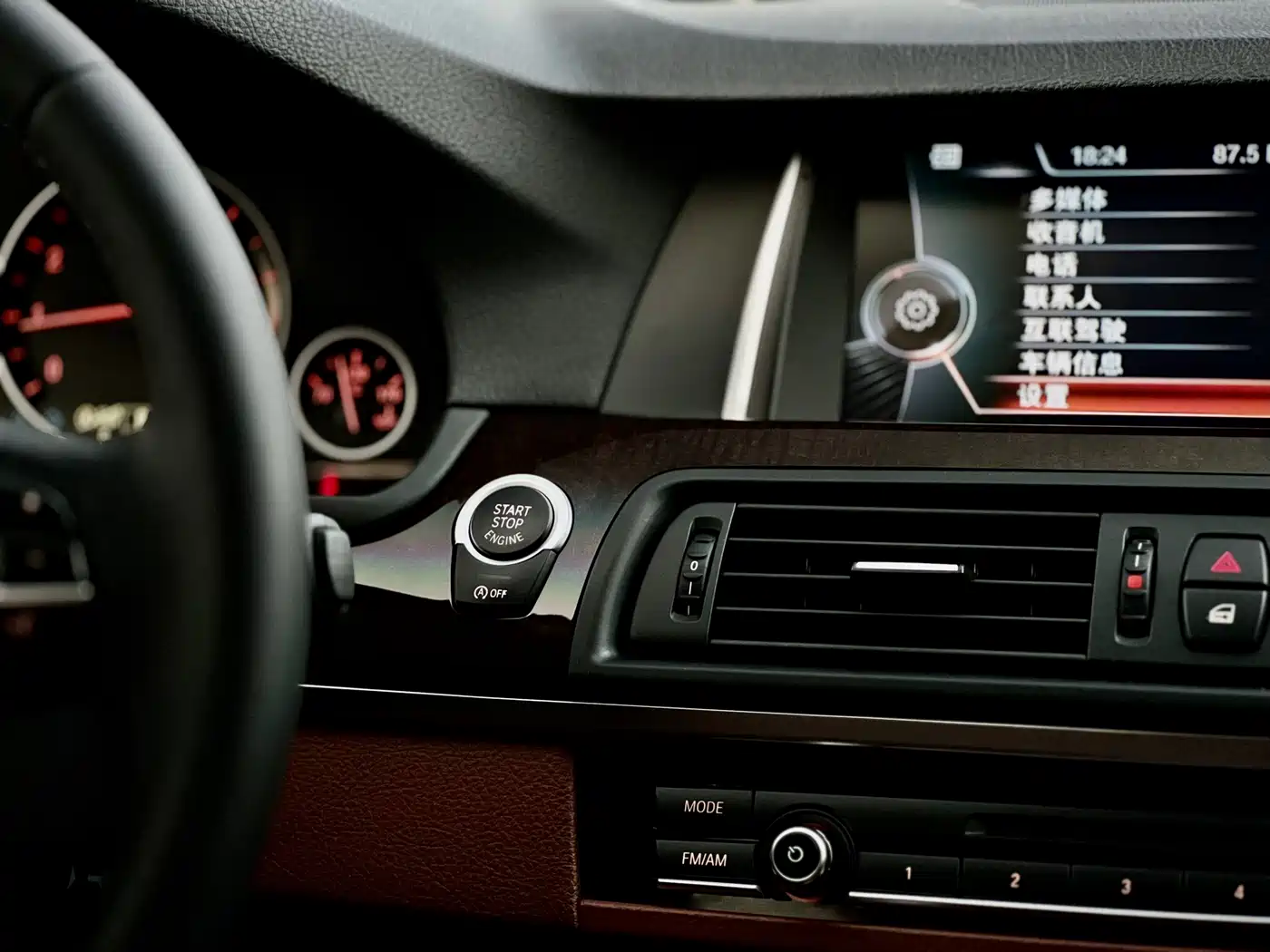 BMW 5 Series 2014 525Li Leading фото 18