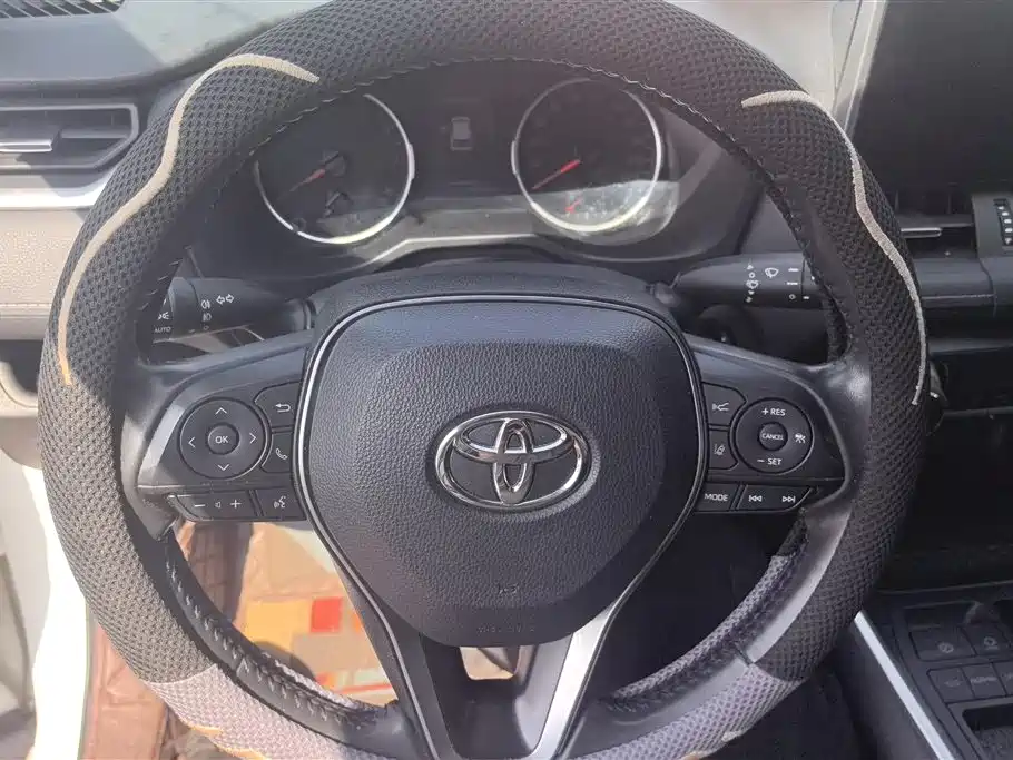 Toyota Wildlander 2021 2.0L CVT 2WD Luxury Edition фото 15