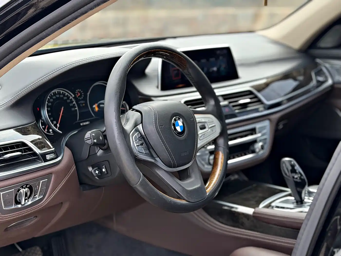 BMW 7 Series 2016 730Li Luxury фото 4
