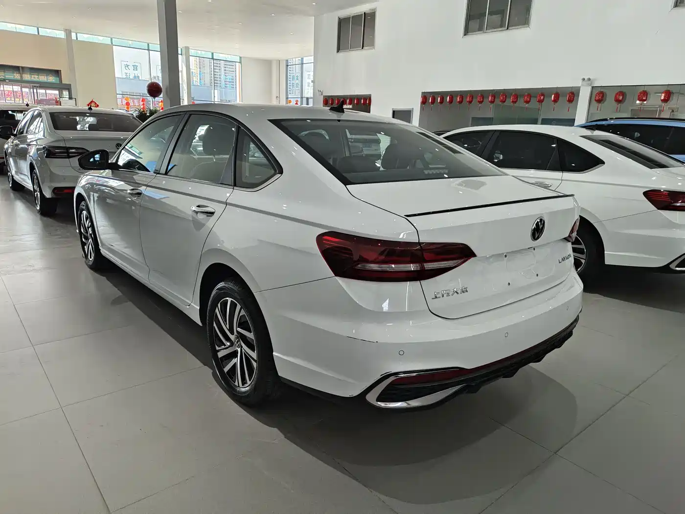 Volkswagen Lavida 2024 Model 300TSI DSG Starlight Leading Edition фото 8