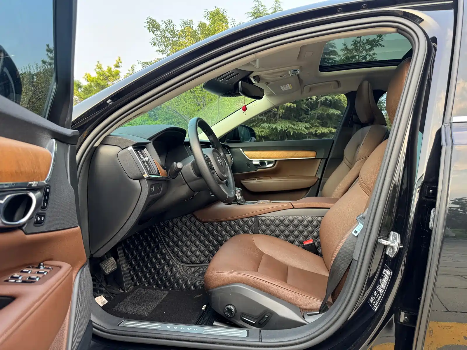 صورة 11 - Volvo S90