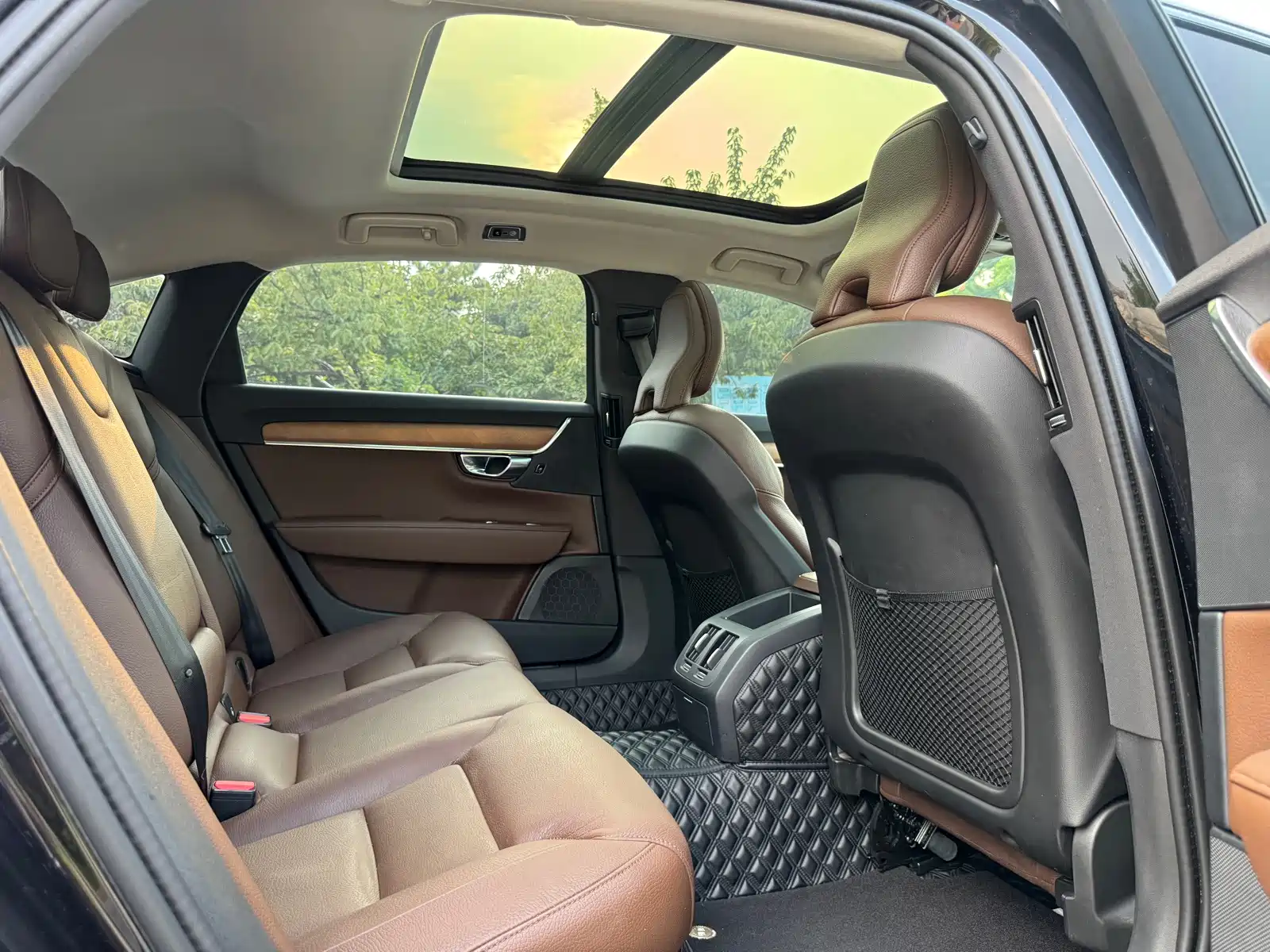 صورة 21 - Volvo S90
