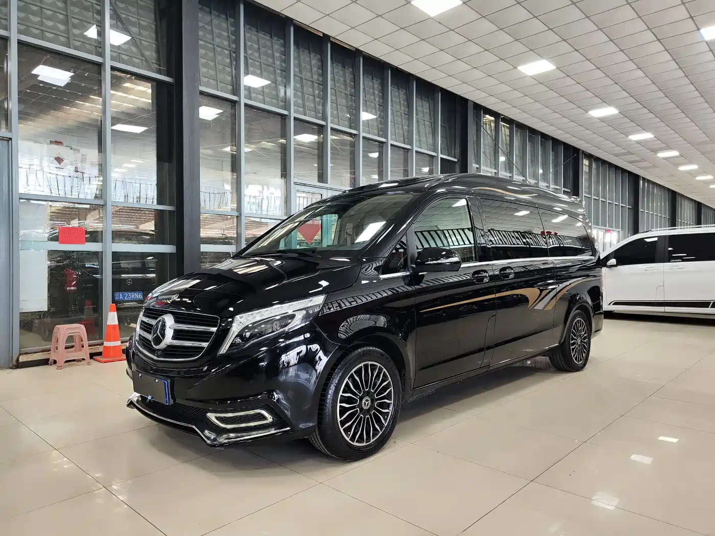 Mercedes-Benz V-Class 2018 V 260 L Premium Long Wheelbase Edition China VI