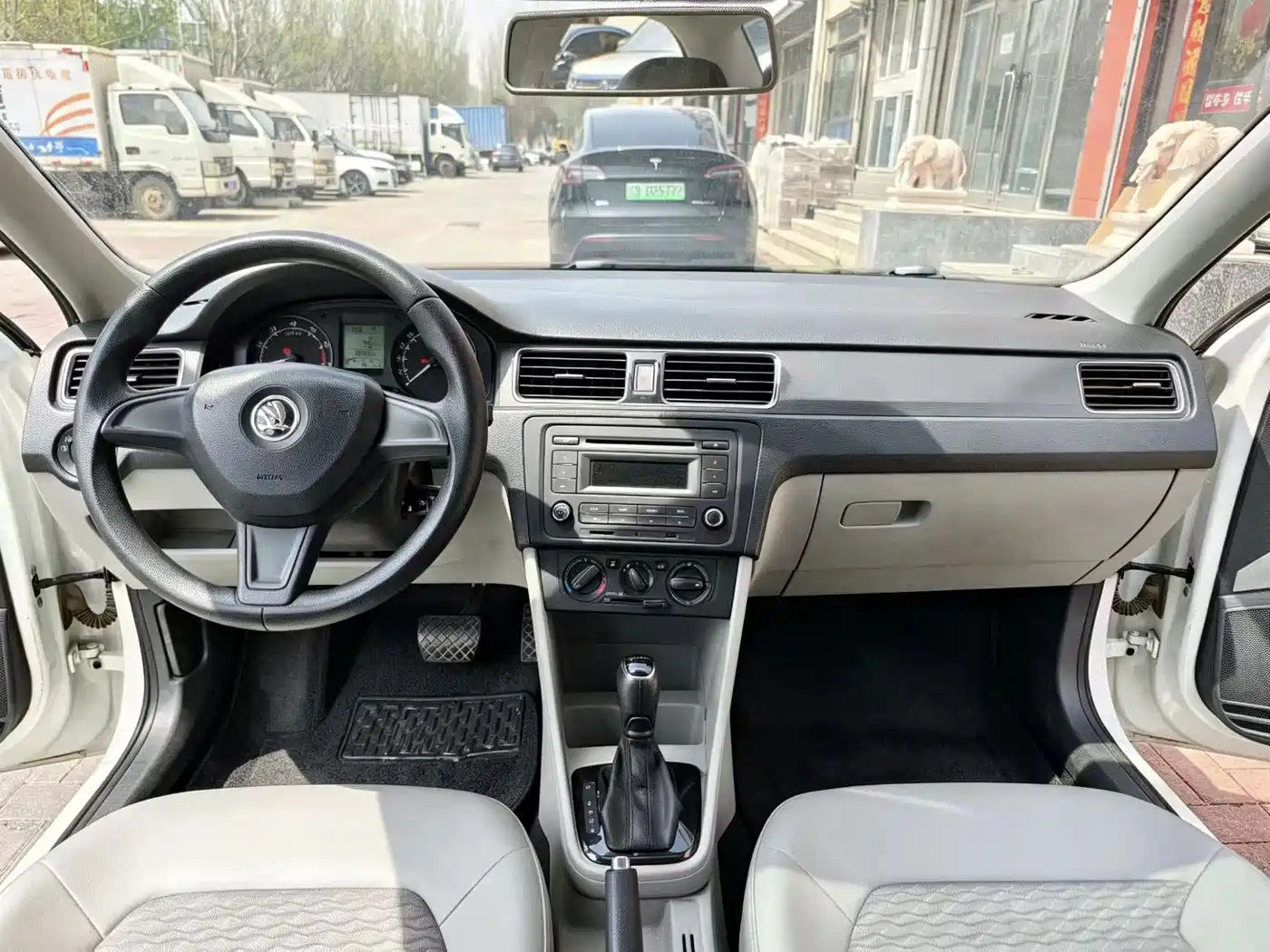 Škoda Rapid 2016 1.6L Automatic Pioneer Edition фото 4